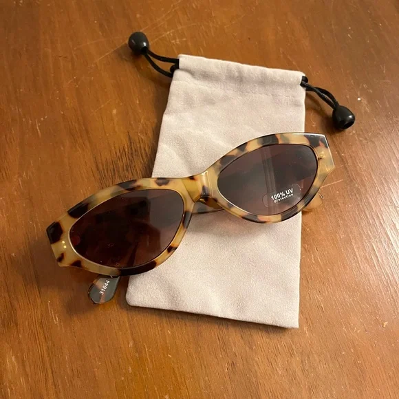 Tortoise Shell Sunglasses NWT - Picture 1 of 4